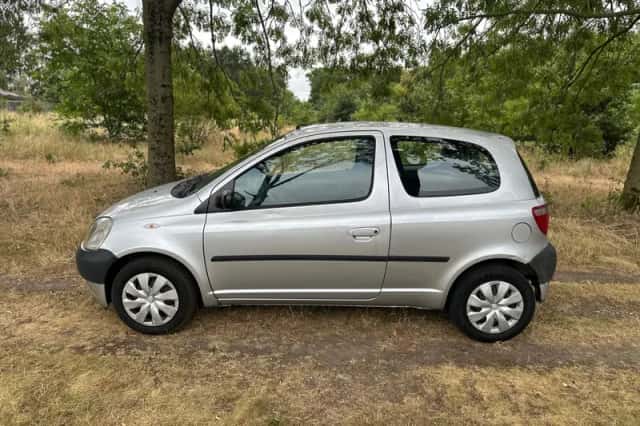 Toyota Yaris (2002) thumbnail 2