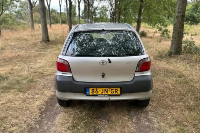 Toyota Yaris (2002) thumbnail 4