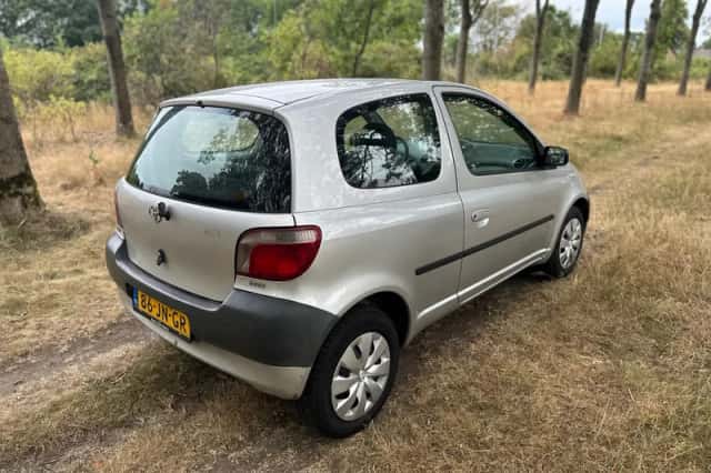 Toyota Yaris (2002) thumbnail 5