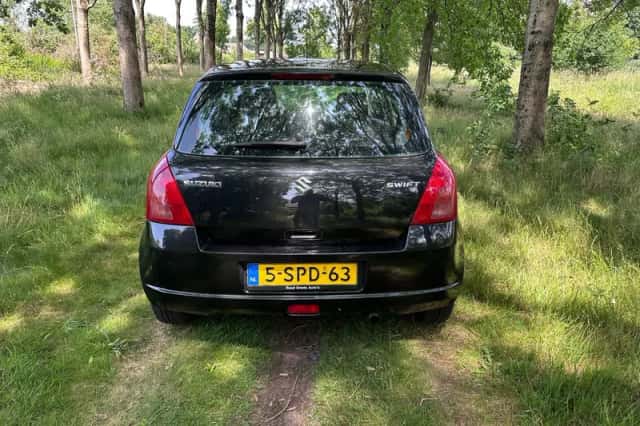 Suzuki Swift (2005) thumbnail 4