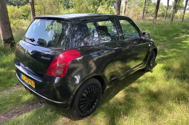 Suzuki Swift (2005) thumbnail 5