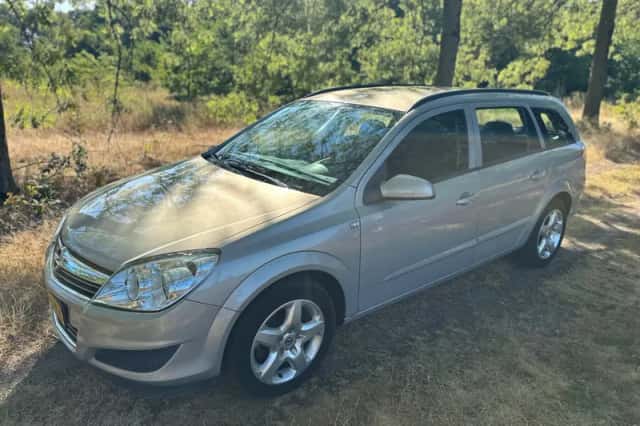 Opel Astra (2008) thumbnail 1