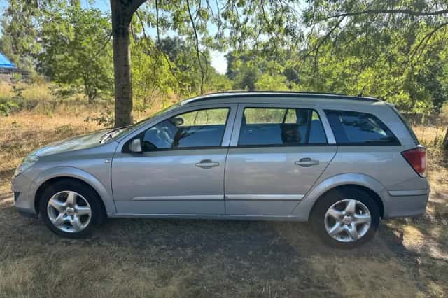 Opel Astra (2008) thumbnail 2