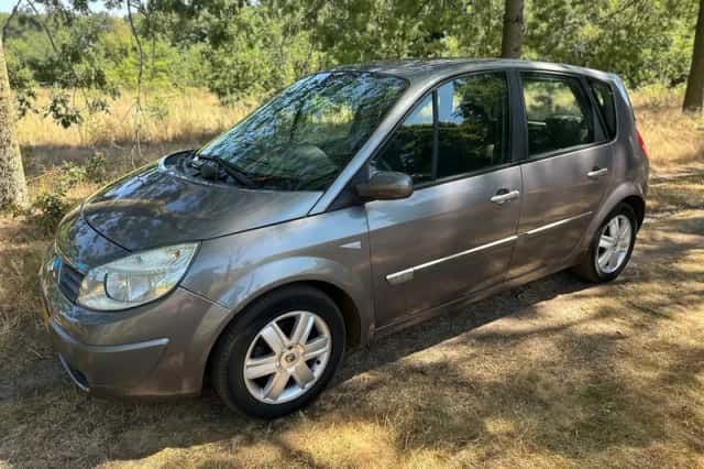 Renault Scénic (2004) thumbnail 1