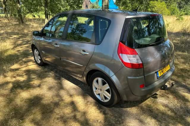 Renault Scénic (2004) thumbnail 3