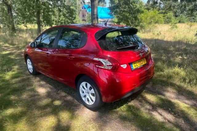 Peugeot 208 (2015) thumbnail 3
