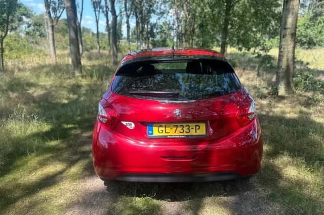 Peugeot 208 (2015) thumbnail 4
