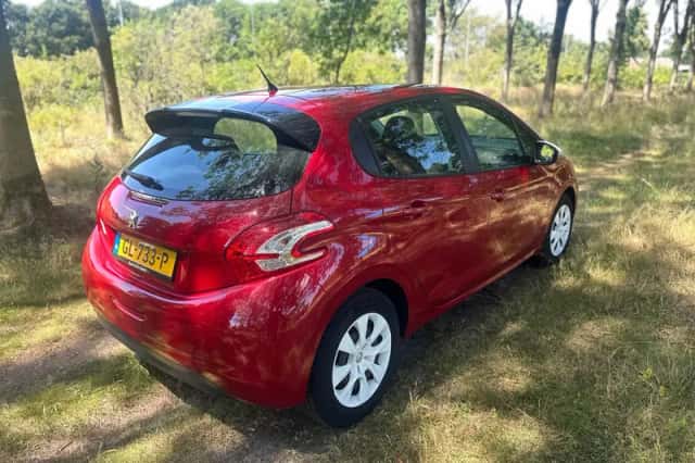 Peugeot 208 (2015) thumbnail 5