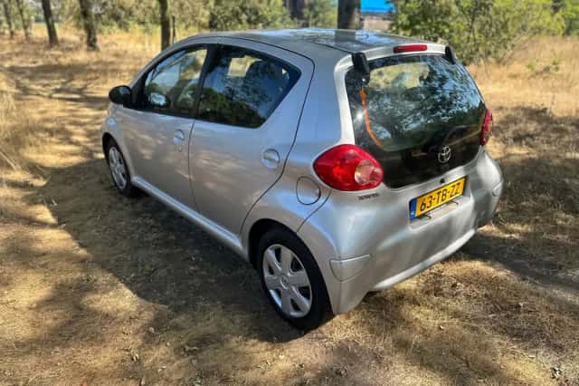 Toyota Aygo (2006) thumbnail 3