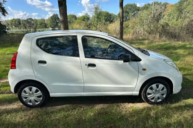 Suzuki Alto (2012) thumbnail 6