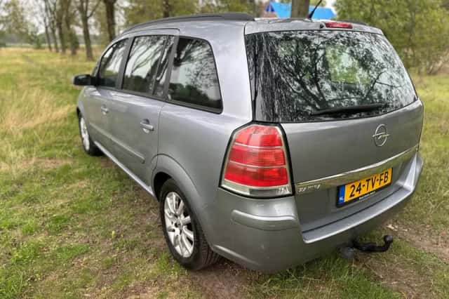 Opel Zafira (2007) thumbnail 3