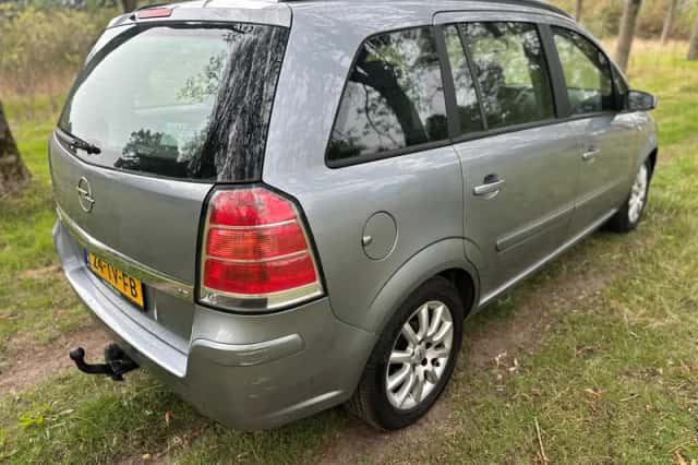 Opel Zafira (2007) thumbnail 5