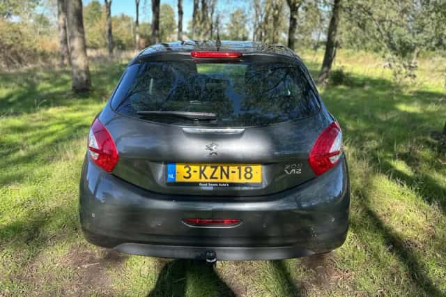 Peugeot 208 (2013) thumbnail 4