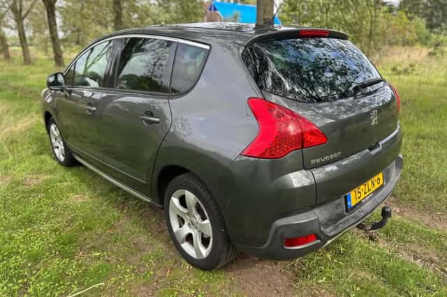 Peugeot 3008 (2013) thumbnail 3