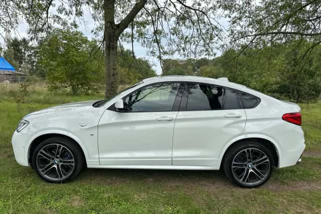 BMW X4 (2017) thumbnail 2