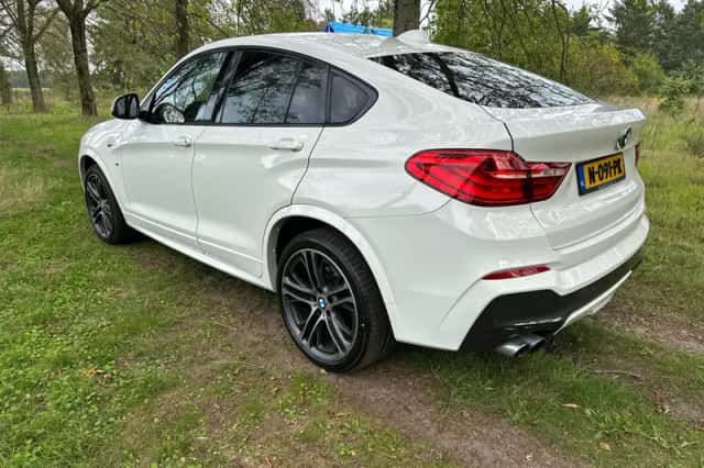 BMW X4 (2017) thumbnail 3