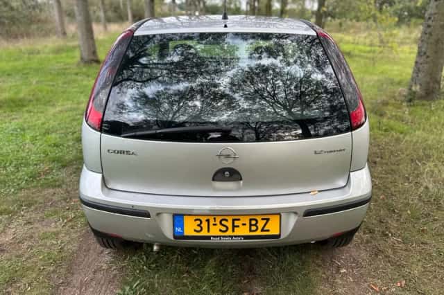 Opel Corsa (2005) thumbnail 4