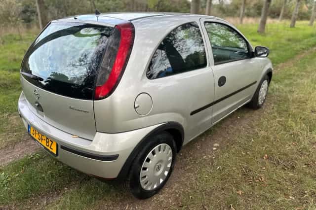Opel Corsa (2005) thumbnail 5