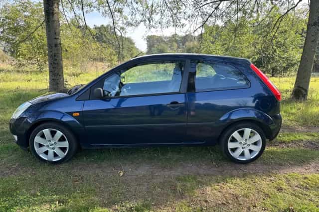 Ford Fiesta (2004) thumbnail 2