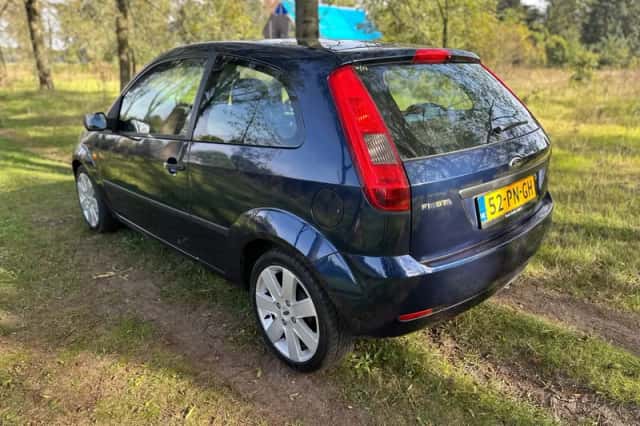 Ford Fiesta (2004) thumbnail 3