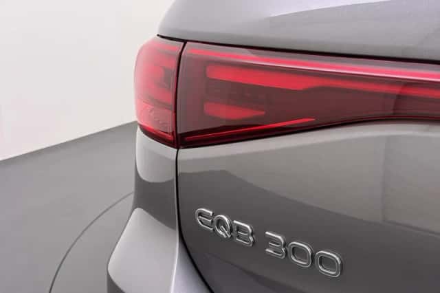 Mercedes-Benz EQB (2025) thumbnail 2