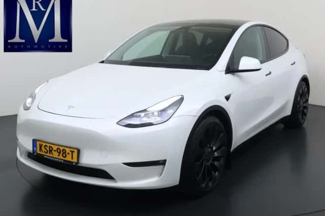 Tesla Model Y (2024) thumbnail 1