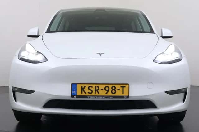 Tesla Model Y (2024) thumbnail 4
