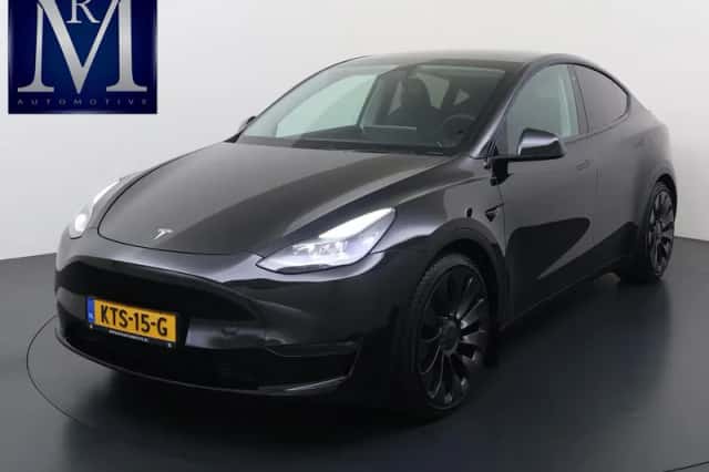 Tesla Model Y (2023) thumbnail 1