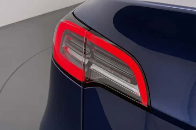 Tesla Model Y (2023) thumbnail 2