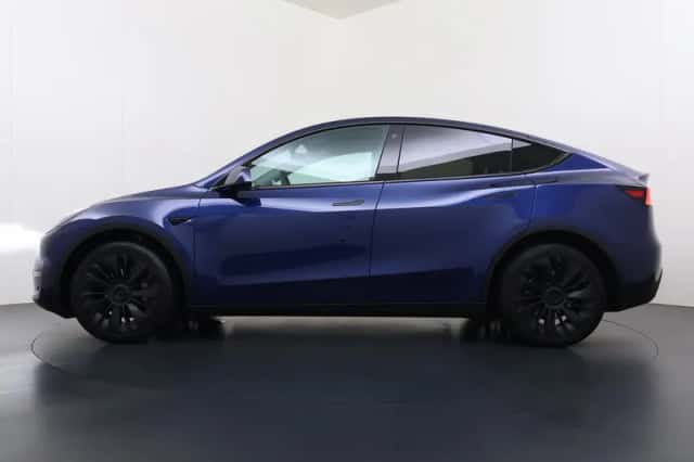 Tesla Model Y (2023) thumbnail 5