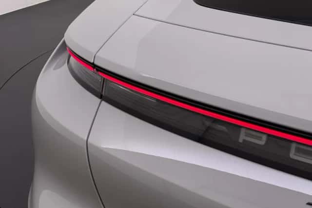Porsche Taycan (2022) thumbnail 2