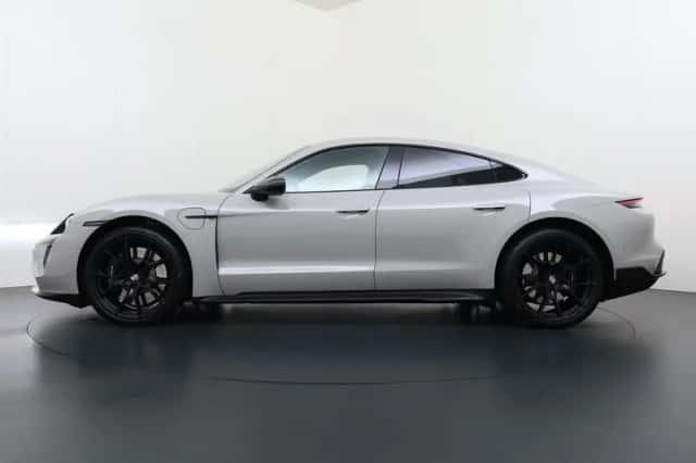 Porsche Taycan (2022) thumbnail 5