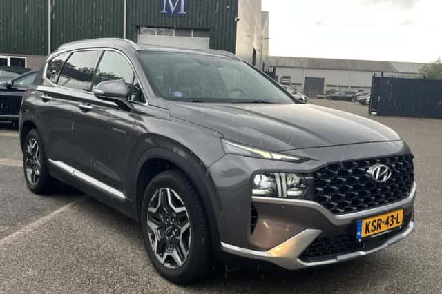 Hyundai Santa Fe (2022) thumbnail 3
