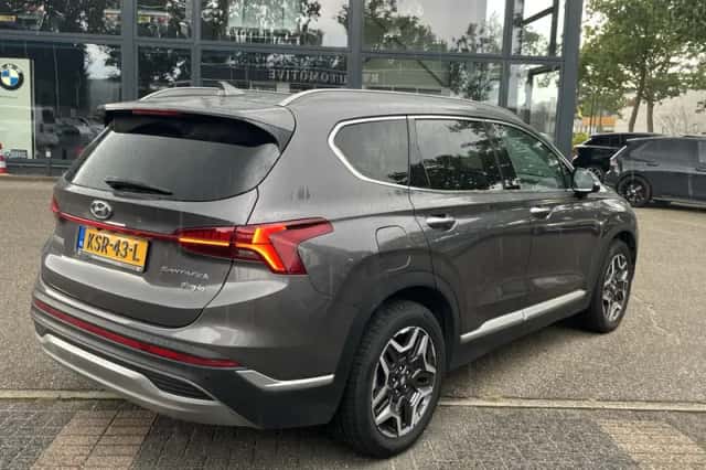 Hyundai Santa Fe (2022) thumbnail 4