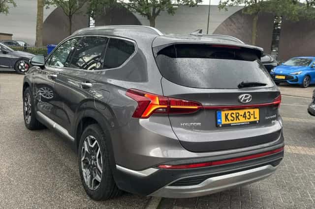 Hyundai Santa Fe (2022) thumbnail 5