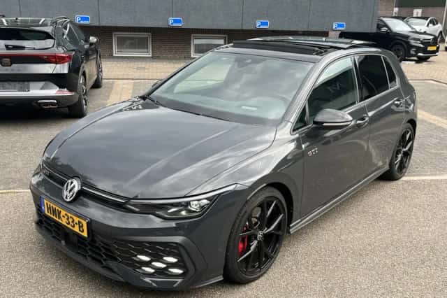 Volkswagen Golf (2024) thumbnail 2