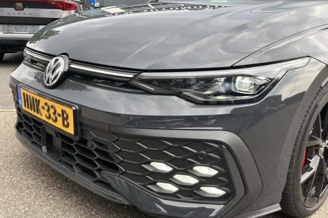 Volkswagen Golf (2024) thumbnail 3