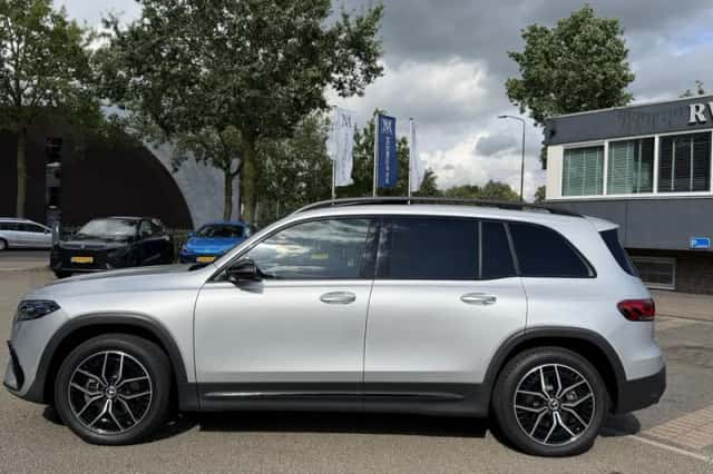 Mercedes-Benz EQB (2023) thumbnail 2