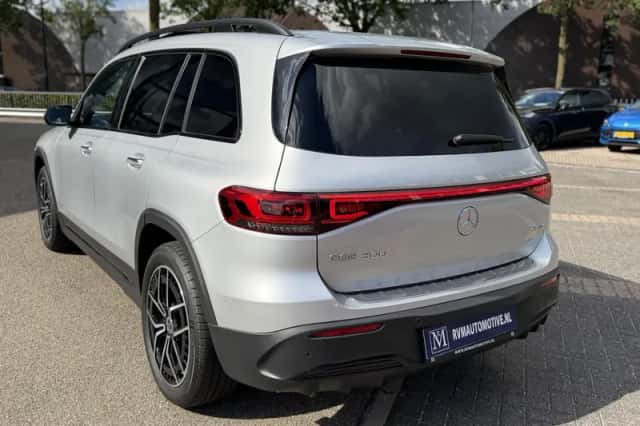 Mercedes-Benz EQB (2023) thumbnail 3