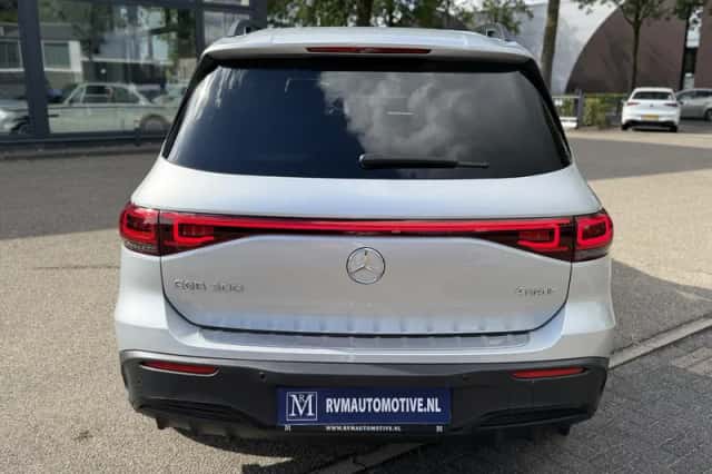 Mercedes-Benz EQB (2023) thumbnail 4