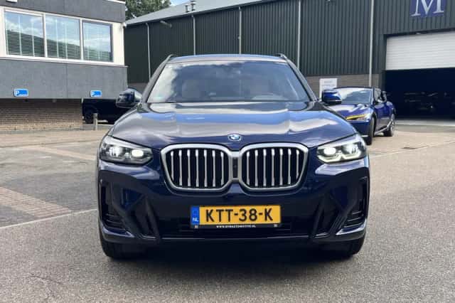 BMW X3 (2024) thumbnail 2
