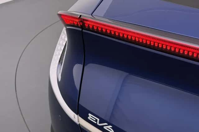 Kia EV6 (2023) thumbnail 3