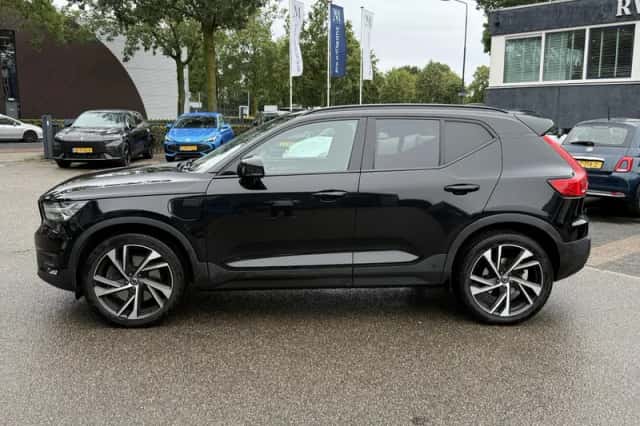 Volvo XC40 (2020) thumbnail 2
