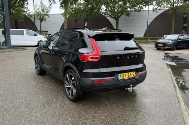Volvo XC40 (2020) thumbnail 3