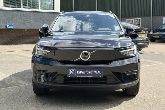 Volvo XC40 (2023) thumbnail 2