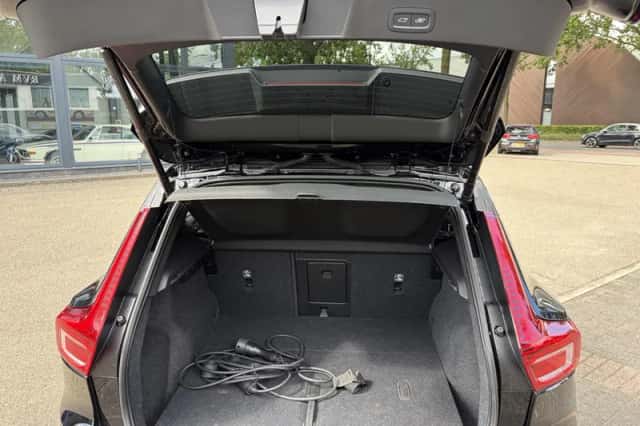 Volvo XC40 (2023) thumbnail 4