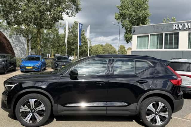 Volvo XC40 (2023) thumbnail 2