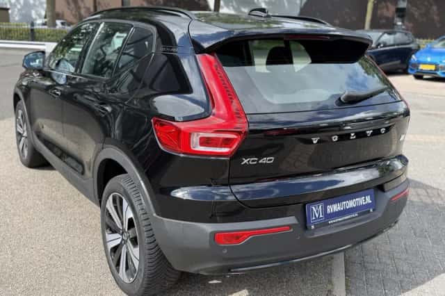 Volvo XC40 (2023) thumbnail 3