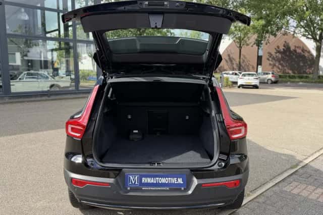 Volvo XC40 (2023) thumbnail 4