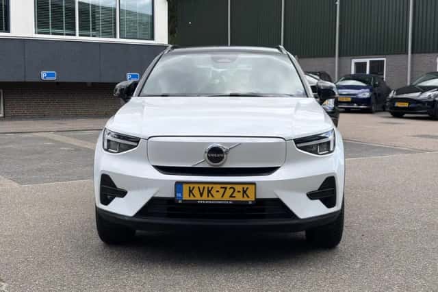Volvo XC40 (2023) thumbnail 2